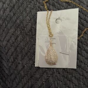 Elegant Gold Teardrop Pendant Necklace